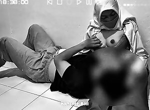 Damn! Caught On Video: Malay Student 18+ Gets Handjob